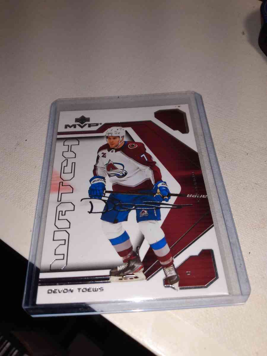 2021 MVP upper Deck hockey card autograph Devon toews