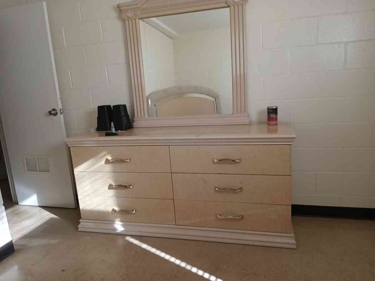 House hold items - Tallahassee, Florida - FleaMarketBay