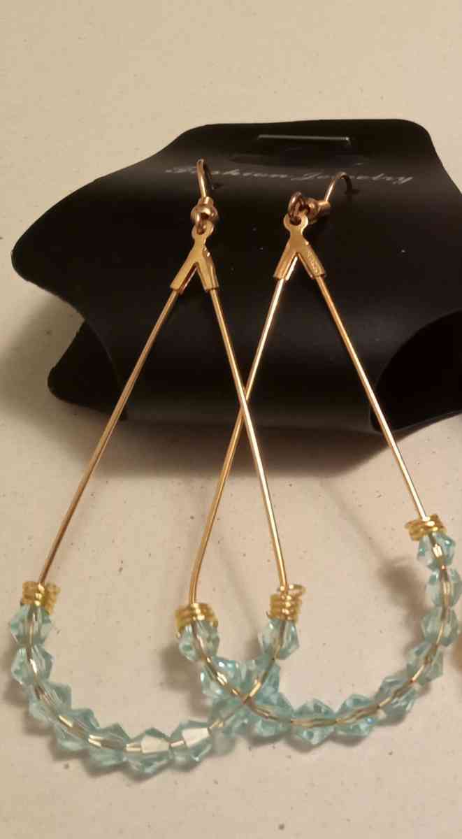 dangle earrings - Newark, Delaware - FleaMarketBay