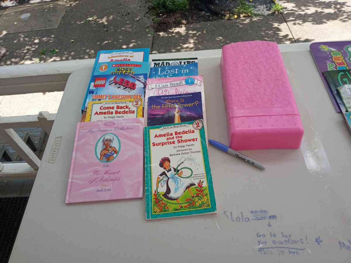 doll house bracelets stuff animals childrens books and toys - Bethlehem, Pennsylvania - FleaMarketBay