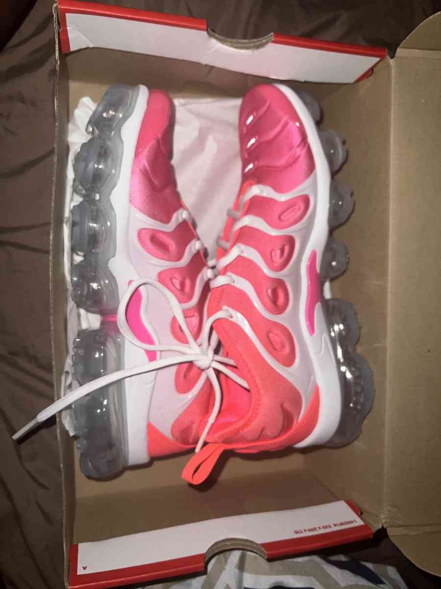 Nike W AIR VAPORMAX PLUS - Deerfield Beach, Florida - FleaMarketBay