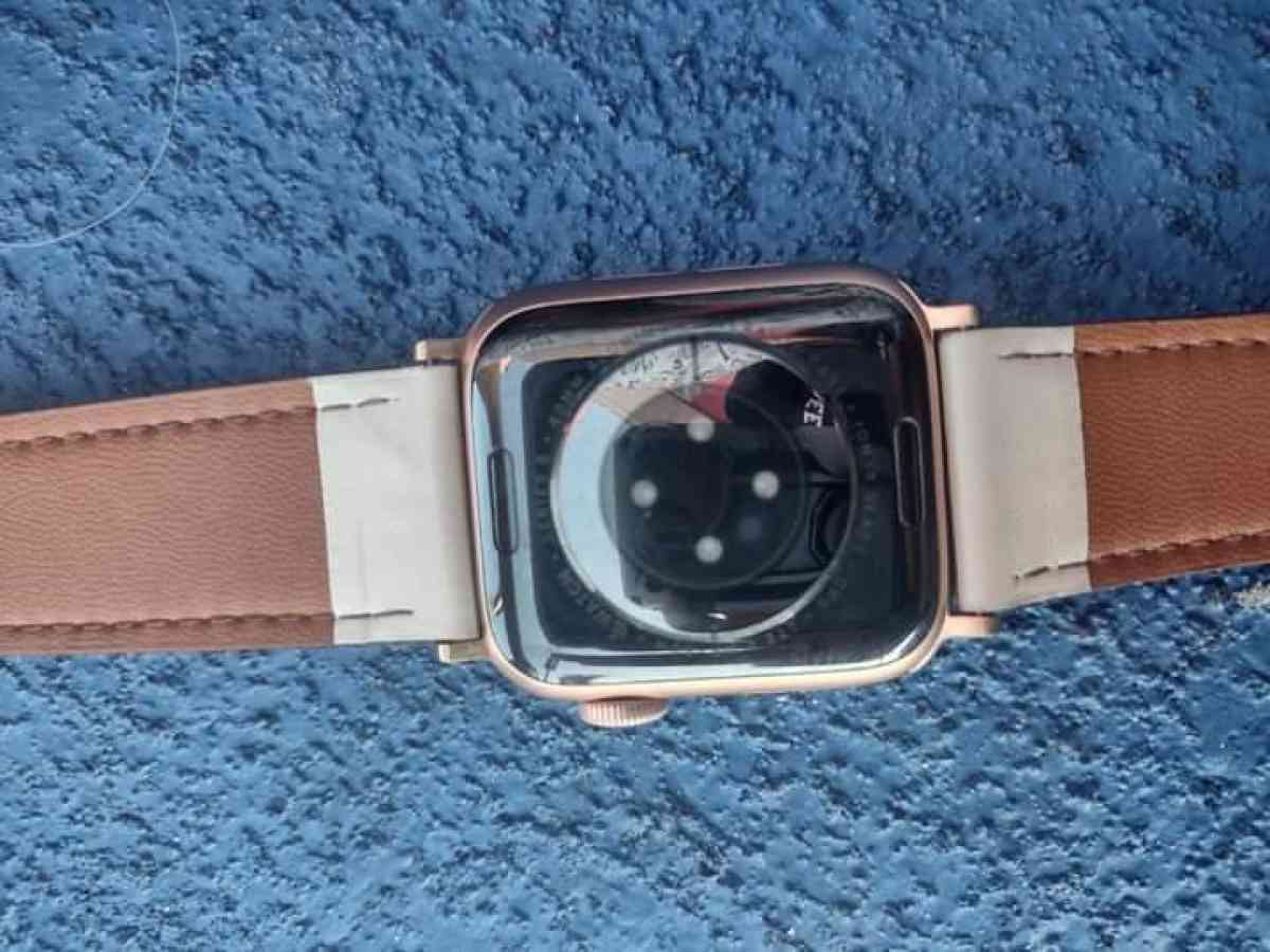 apple watch series 6 40 mm - Kissimmee, Florida - FleaMarketBay