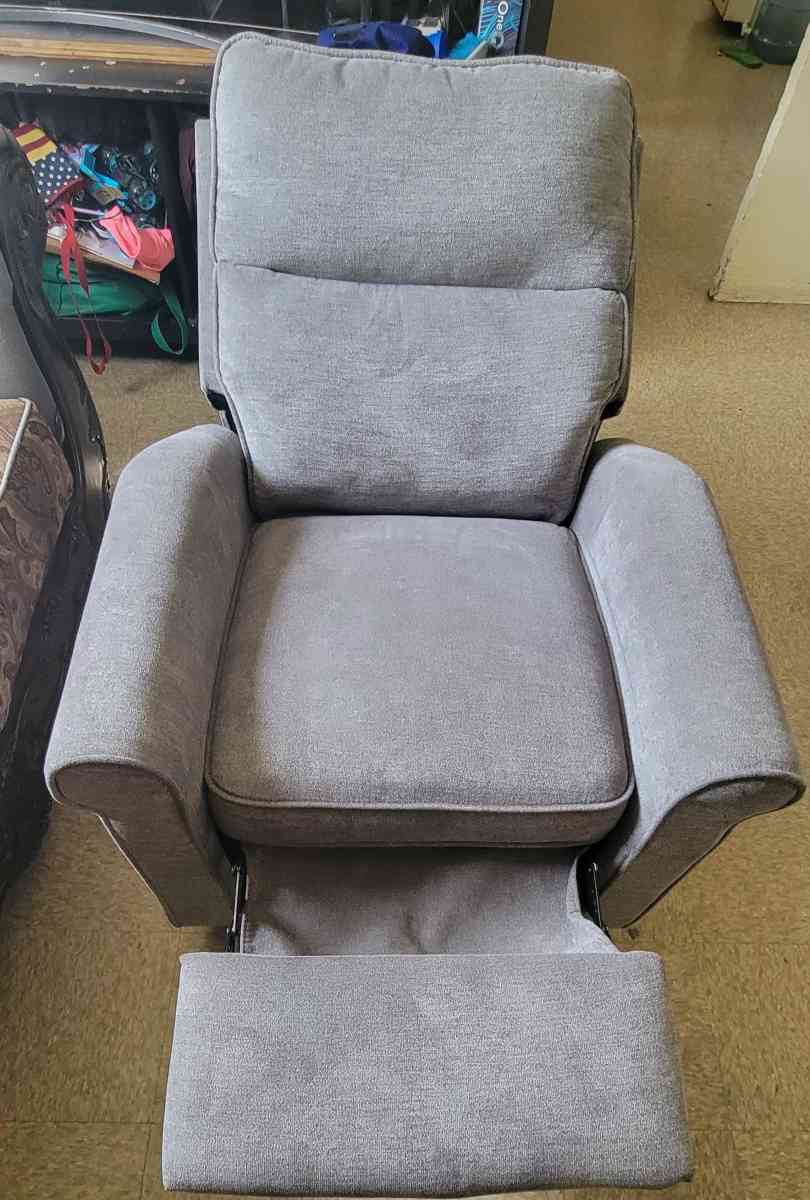 Recliner chair - Los Angeles, California - FleaMarketBay