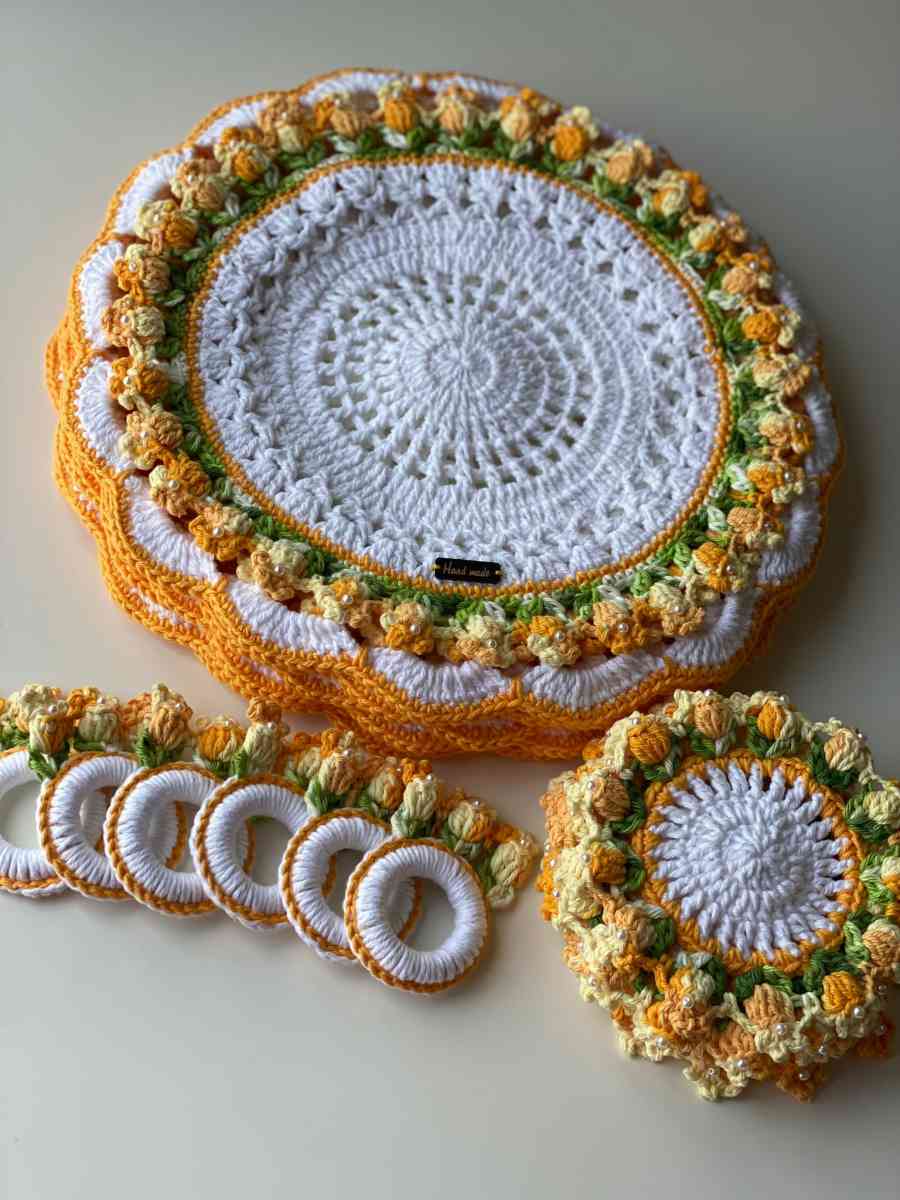 sousplat tulips in crochet 18 pieces for set table - Fall River, Massachusetts