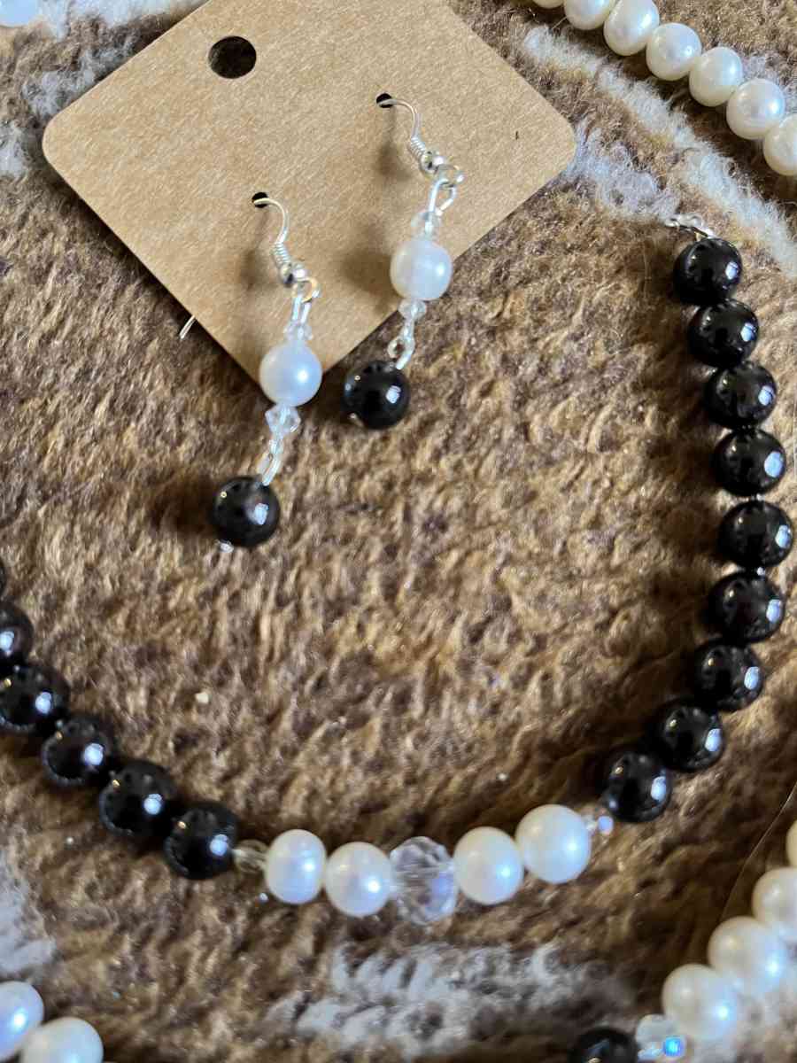 genuine garnet and pearl 3pc set for MOTHERS DAY - Fortuna, California - FleaMarketBay