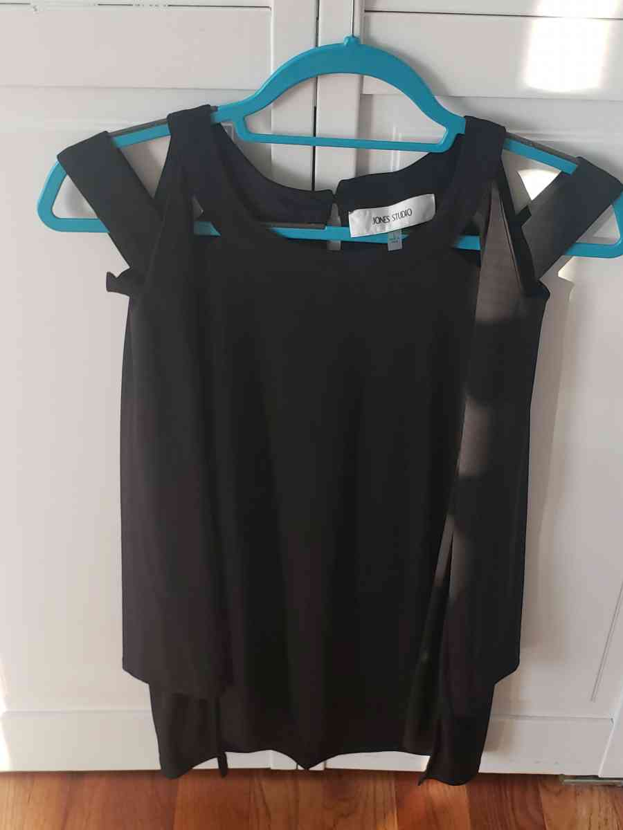 New Tops size L Women - Toms River, New Jersey - FleaMarketBay