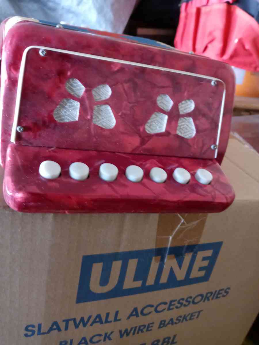 1970accordion new in box - Dallas, Texas - FleaMarketBay