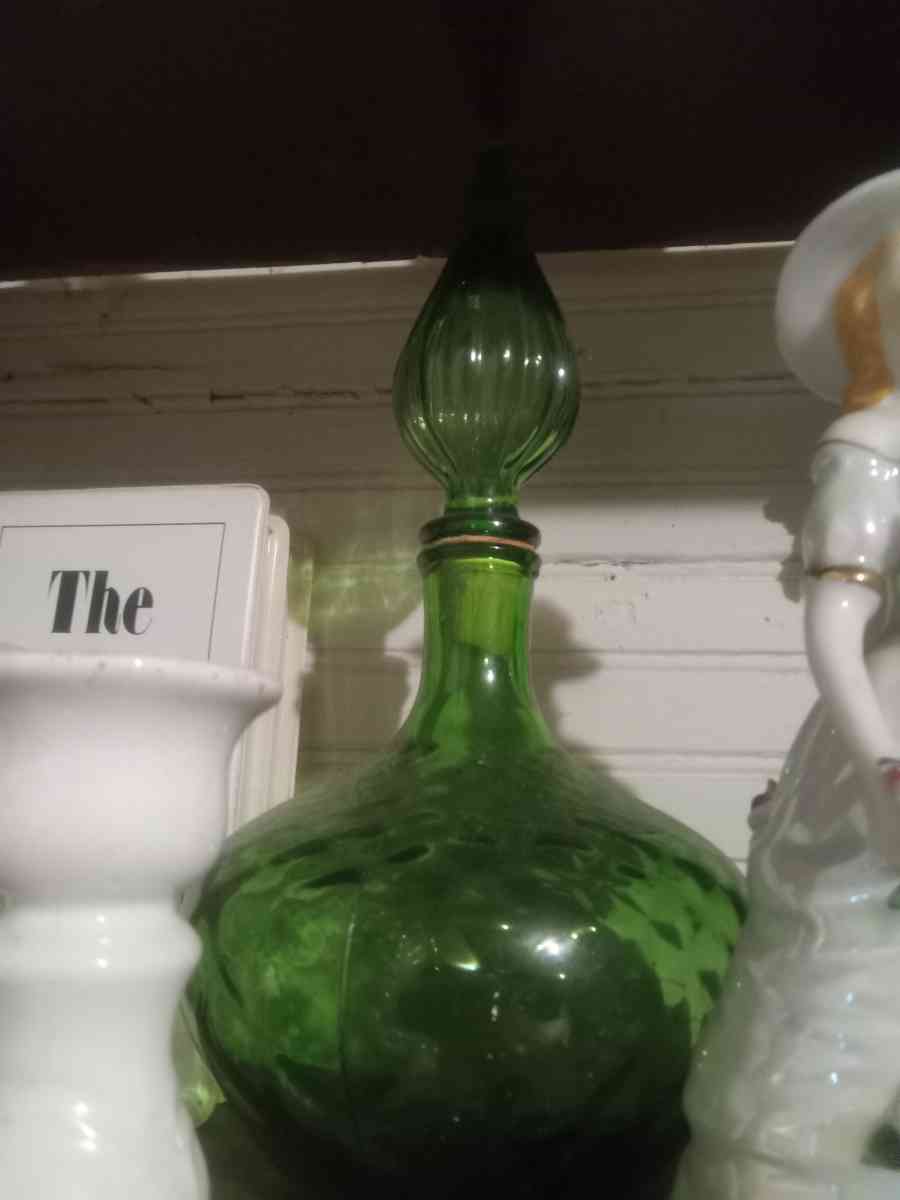 beautiful Glass vases - Polk City, Florida - FleaMarketBay
