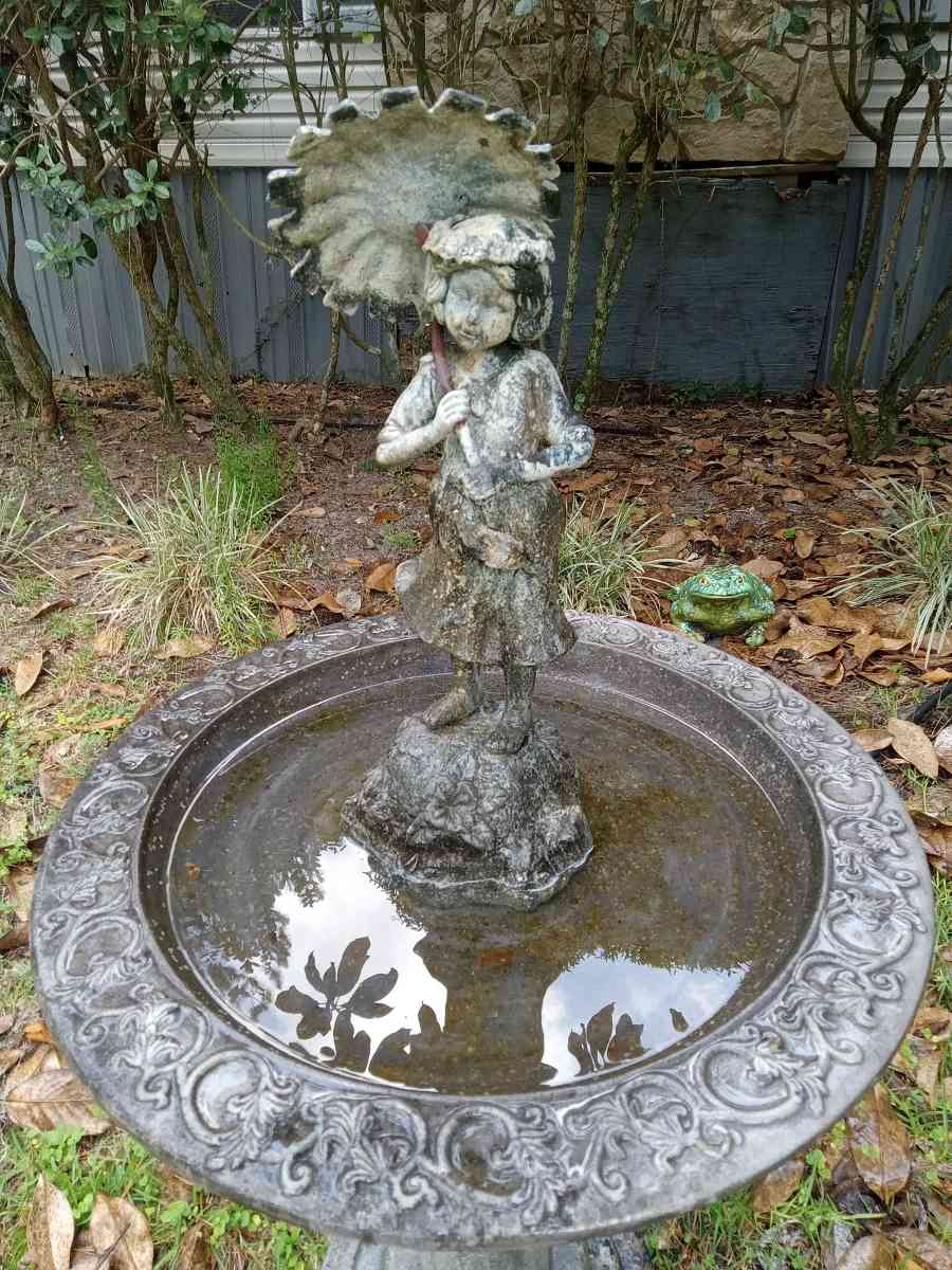 Fountain - Belleview, Florida - FleaMarketBay