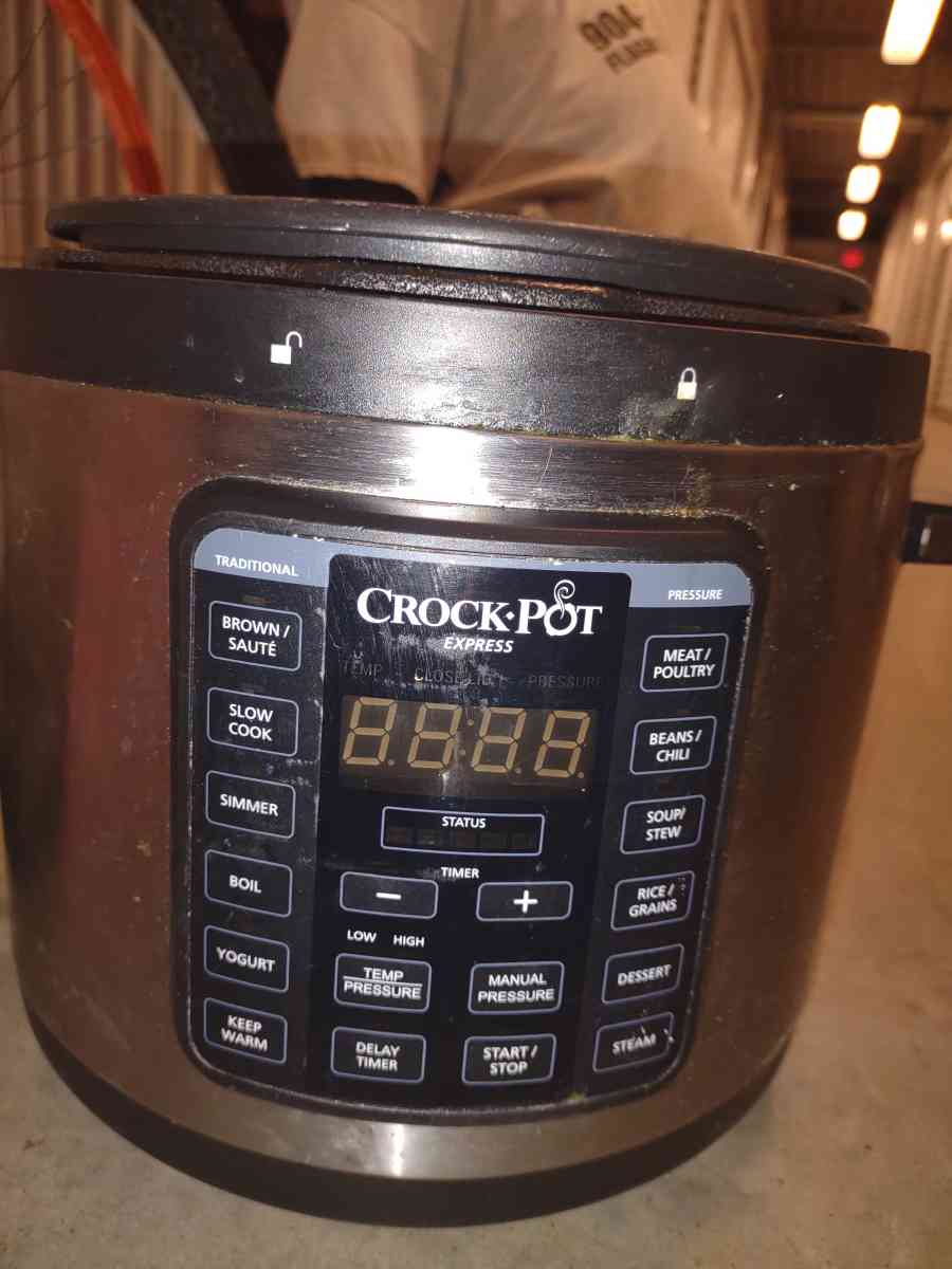 CrockPot MultiUse XL Programmable Slow Cooker Pressure - Jacksonville Beach, Florida - FleaMarketBay
