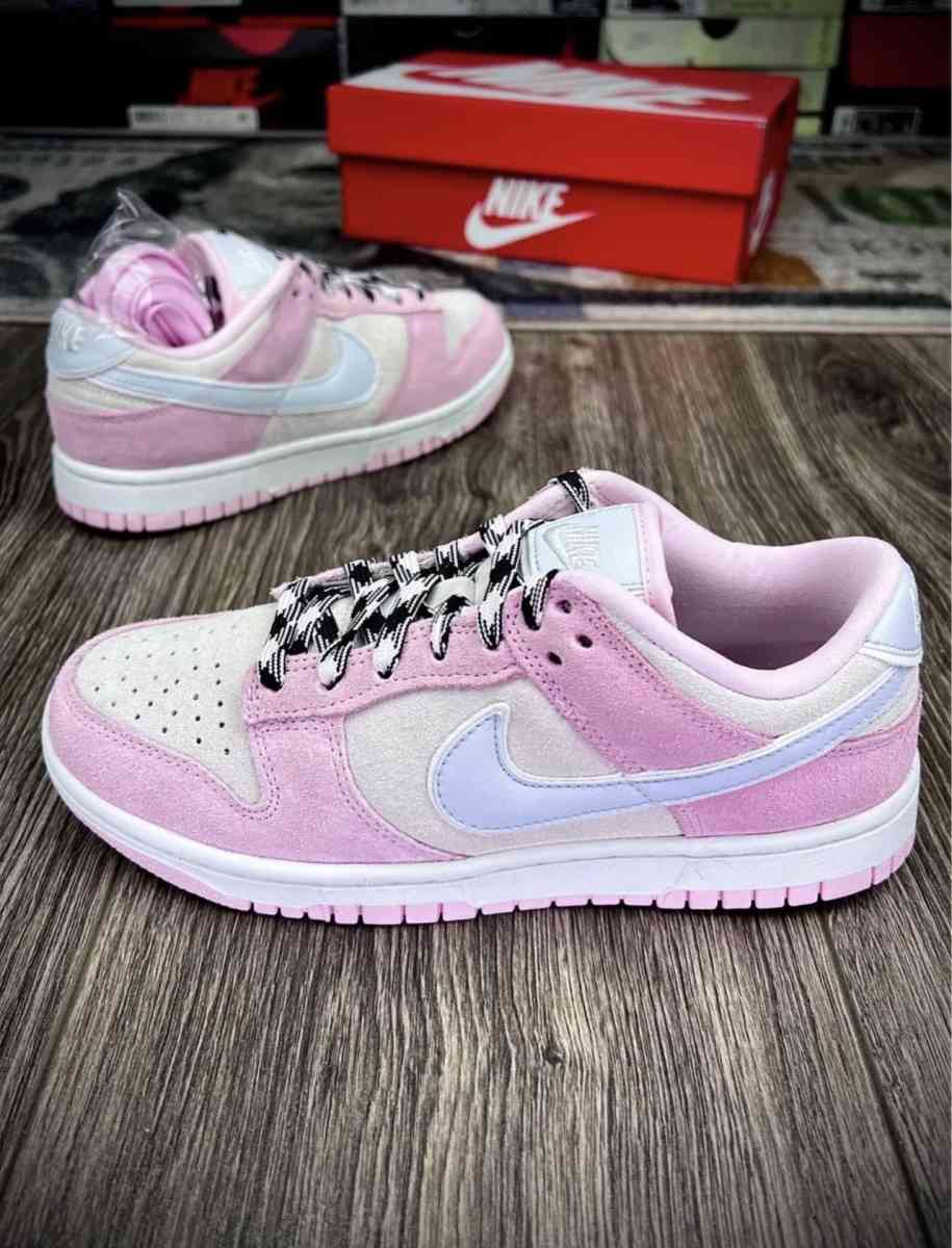 Woman Nike Dunks Low pink foam - Acton, California - FleaMarketBay