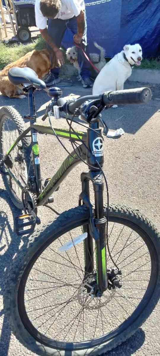 2016 Schwinn with disc brakes front and back - Phoenix, Arizona