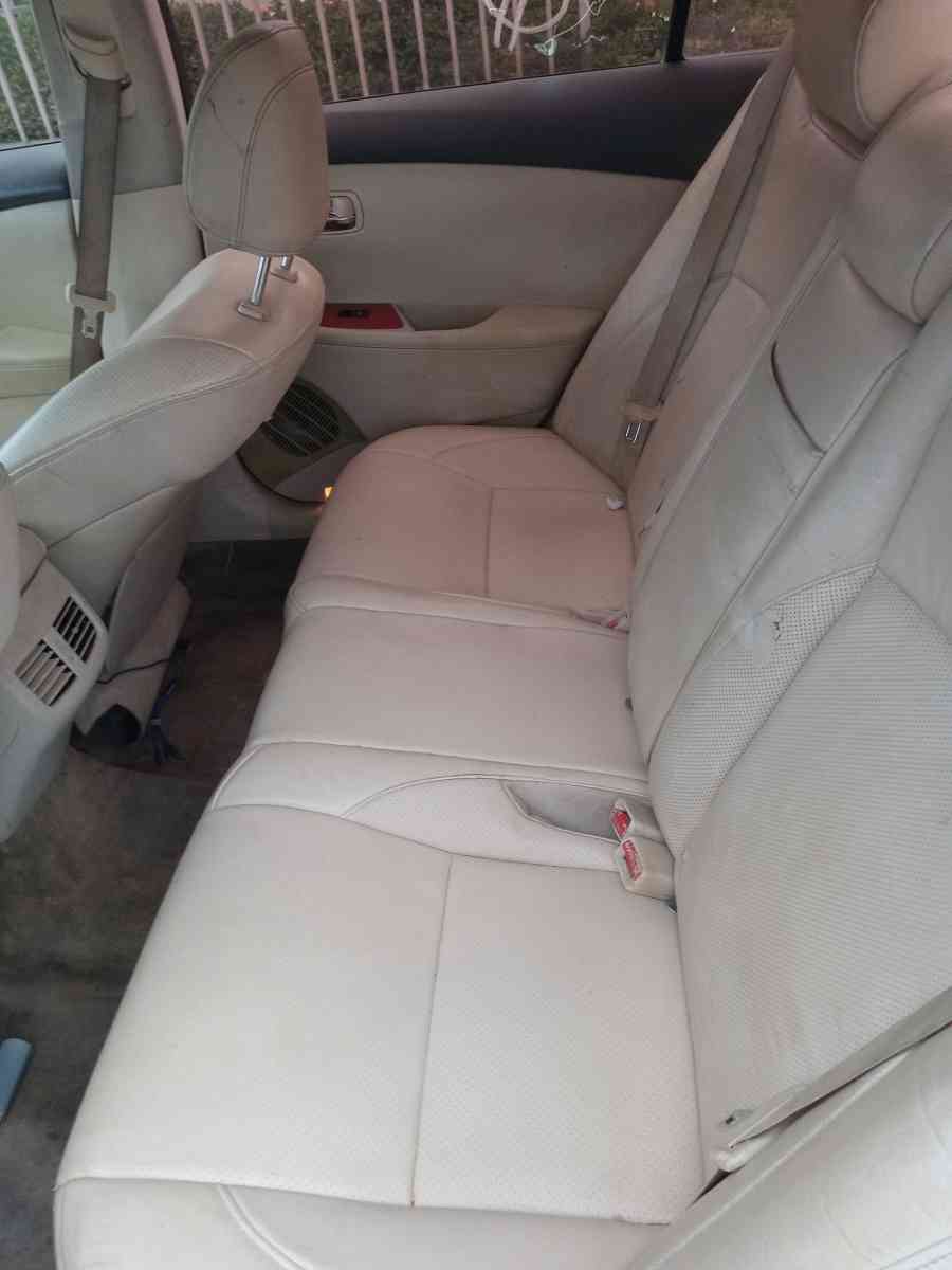 2010 Lexus - Los Angeles, California - FleaMarketBay