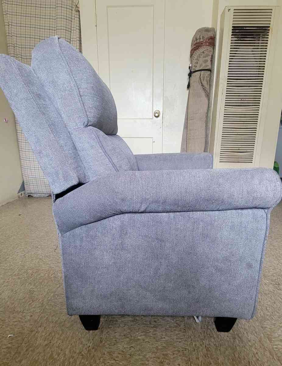 Recliner chair - Los Angeles, California - FleaMarketBay