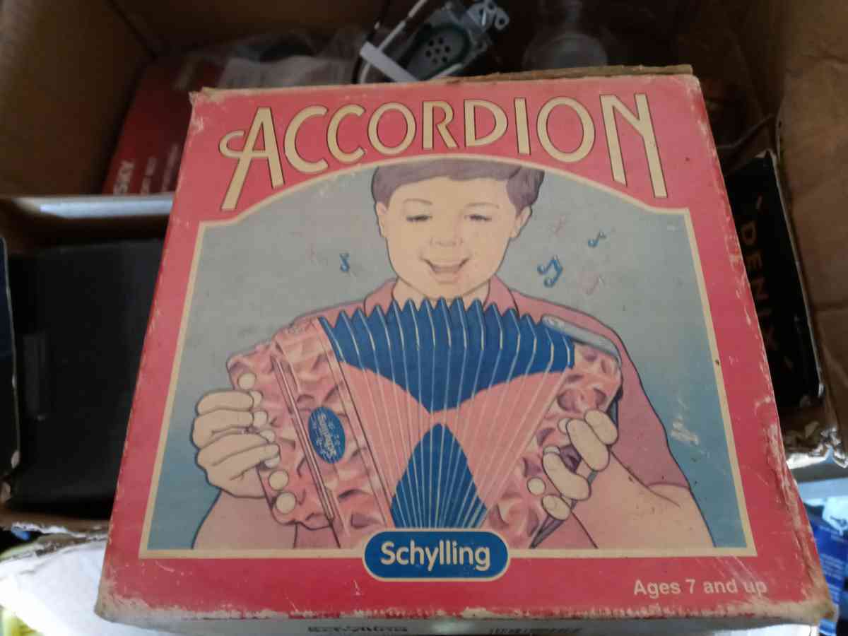 1970accordion new in box - Dallas, Texas