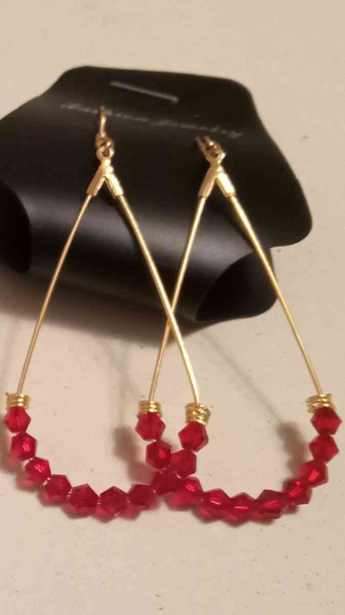 dangle earrings - Newark, Delaware