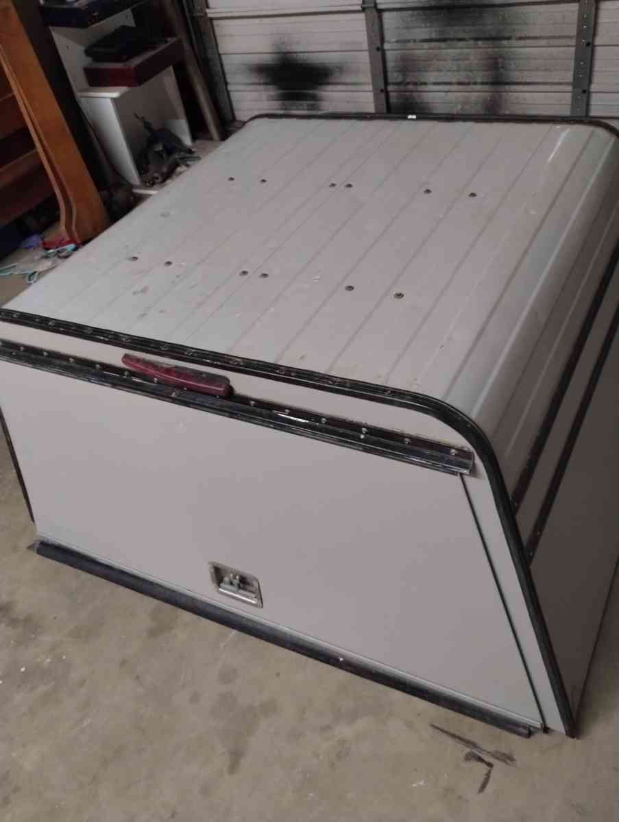 utility camper cap for Chevy colorado or other small pickup - Lubbock, Texas - FleaMarketBay
