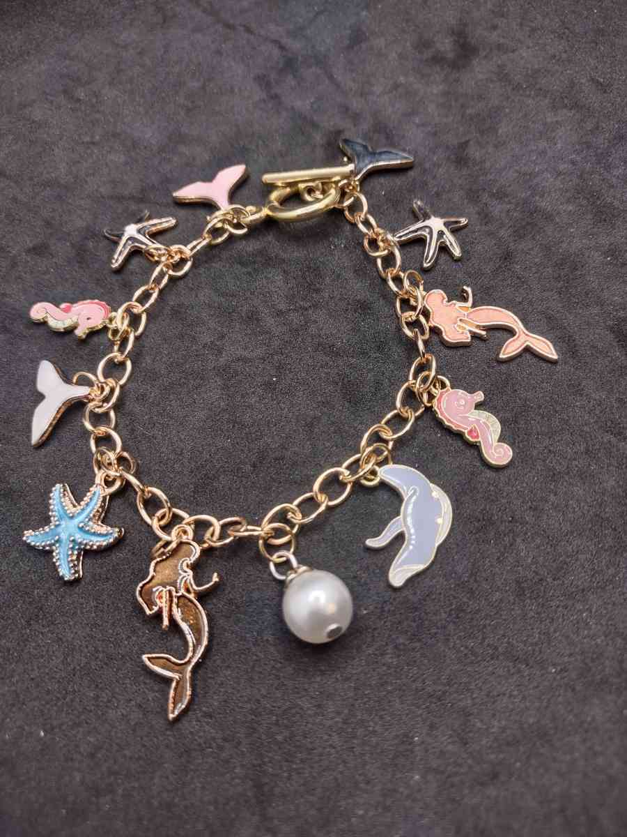 beach ready charm bracelet - Adelanto, California - FleaMarketBay