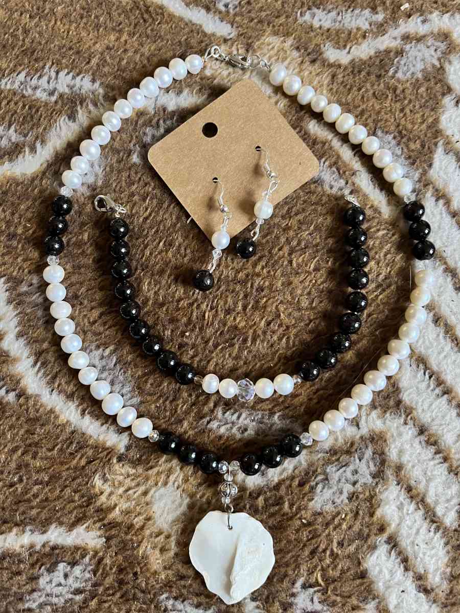 genuine garnet and pearl 3pc set for MOTHERS DAY - Fortuna, California