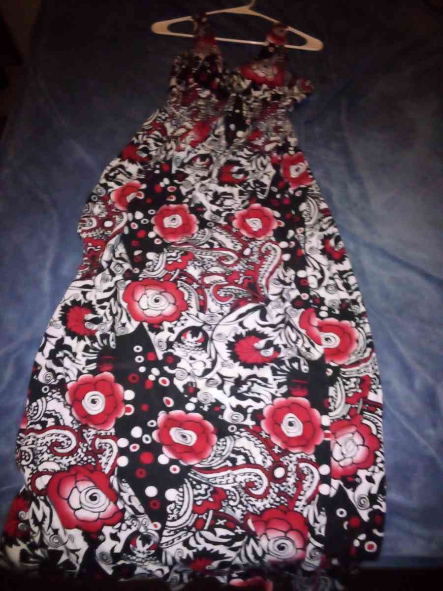 woman clothes - Gillsville, Georgia - FleaMarketBay