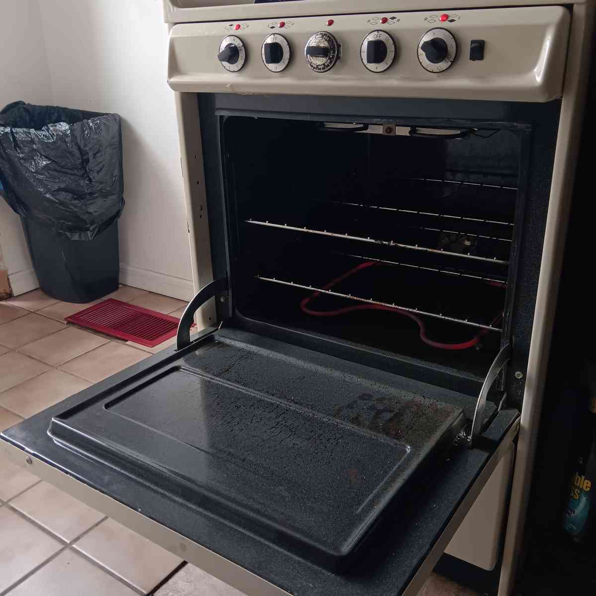 Oven stove small for studio or small area - Wilmington, Delaware - FleaMarketBay