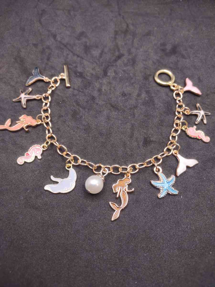 beach ready charm bracelet - Adelanto, California - FleaMarketBay