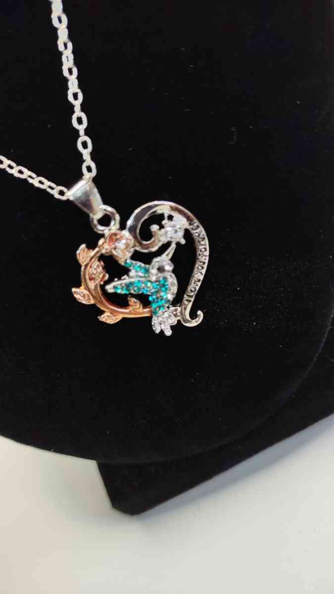 hummingbird necklace - Adelanto, California - FleaMarketBay