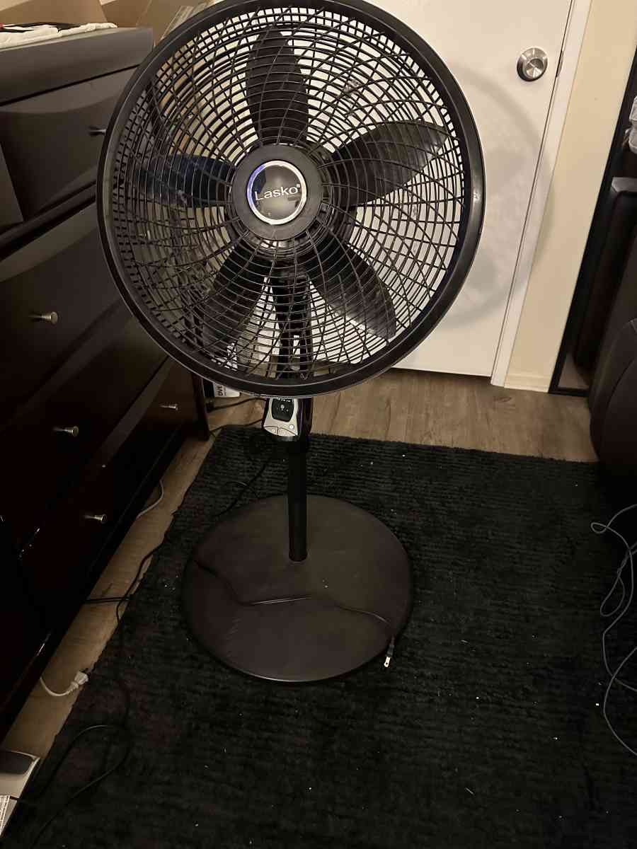 standing fan - Lakewood, California