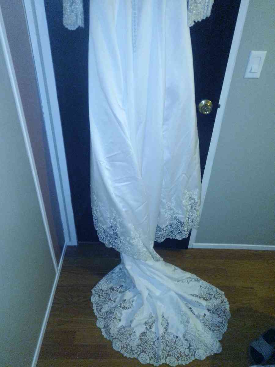 Wedding Gown - Gaston, South Carolina - FleaMarketBay
