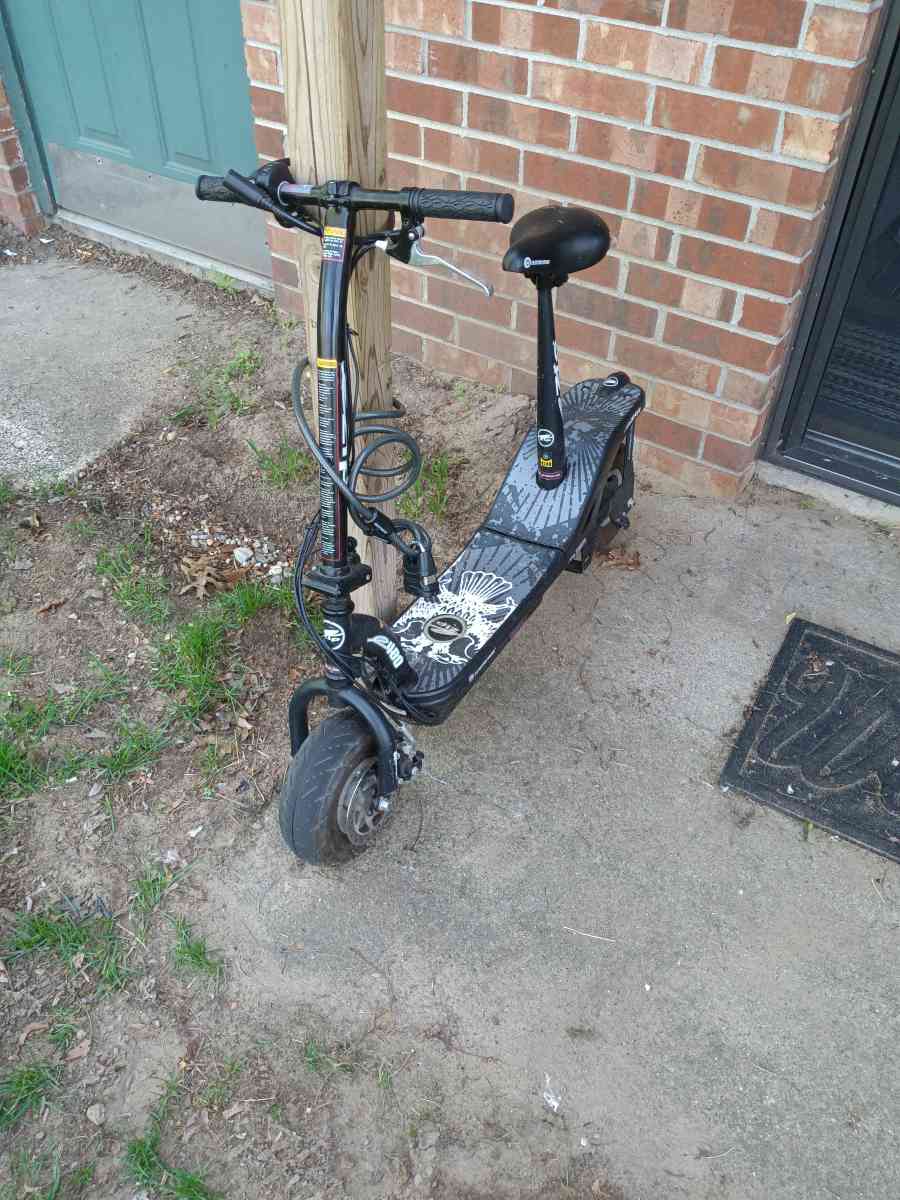 scooter for sale by owner 300 - Albin, Wyoming - FleaMarketBay
