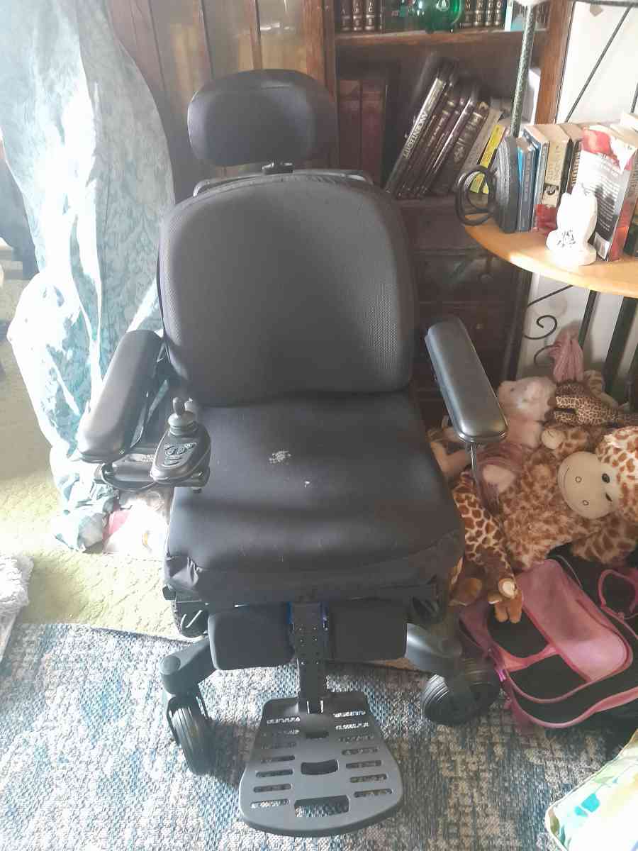 Q500  Quantum power mobilize wheelchair hubber round - Columbus, Ohio - FleaMarketBay