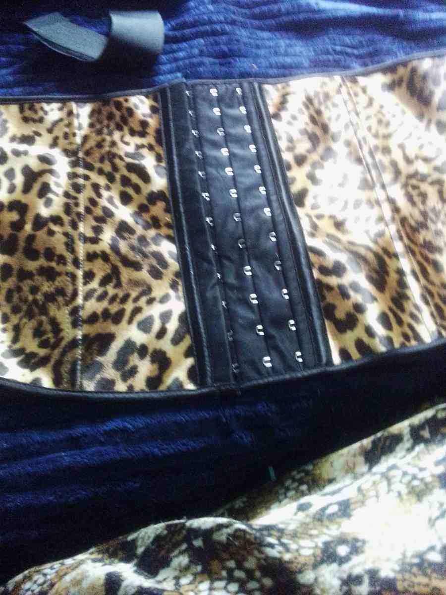 waist cincher - Charlotte, North Carolina - FleaMarketBay