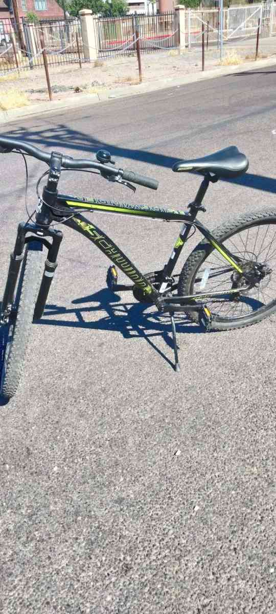 2016 Schwinn with disc brakes front and back - Phoenix, Arizona - FleaMarketBay