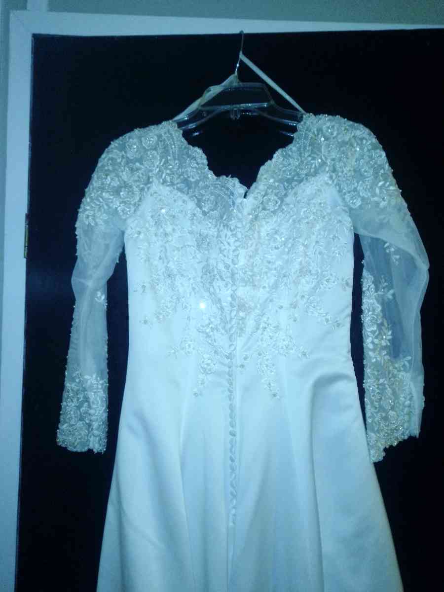 Wedding Gown - Gaston, South Carolina - FleaMarketBay