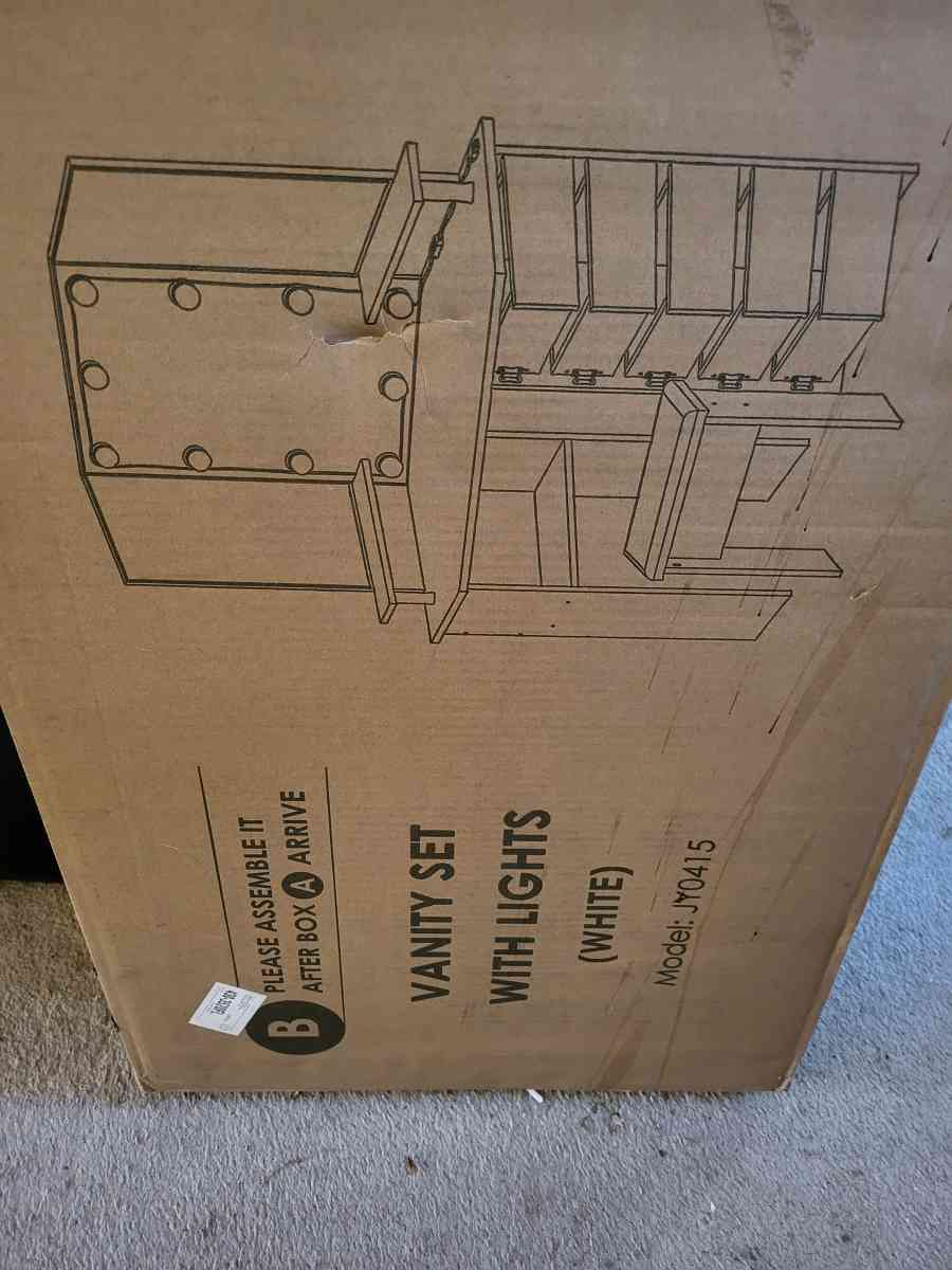 Makeup vanity BNIB - Folcroft, Pennsylvania - FleaMarketBay