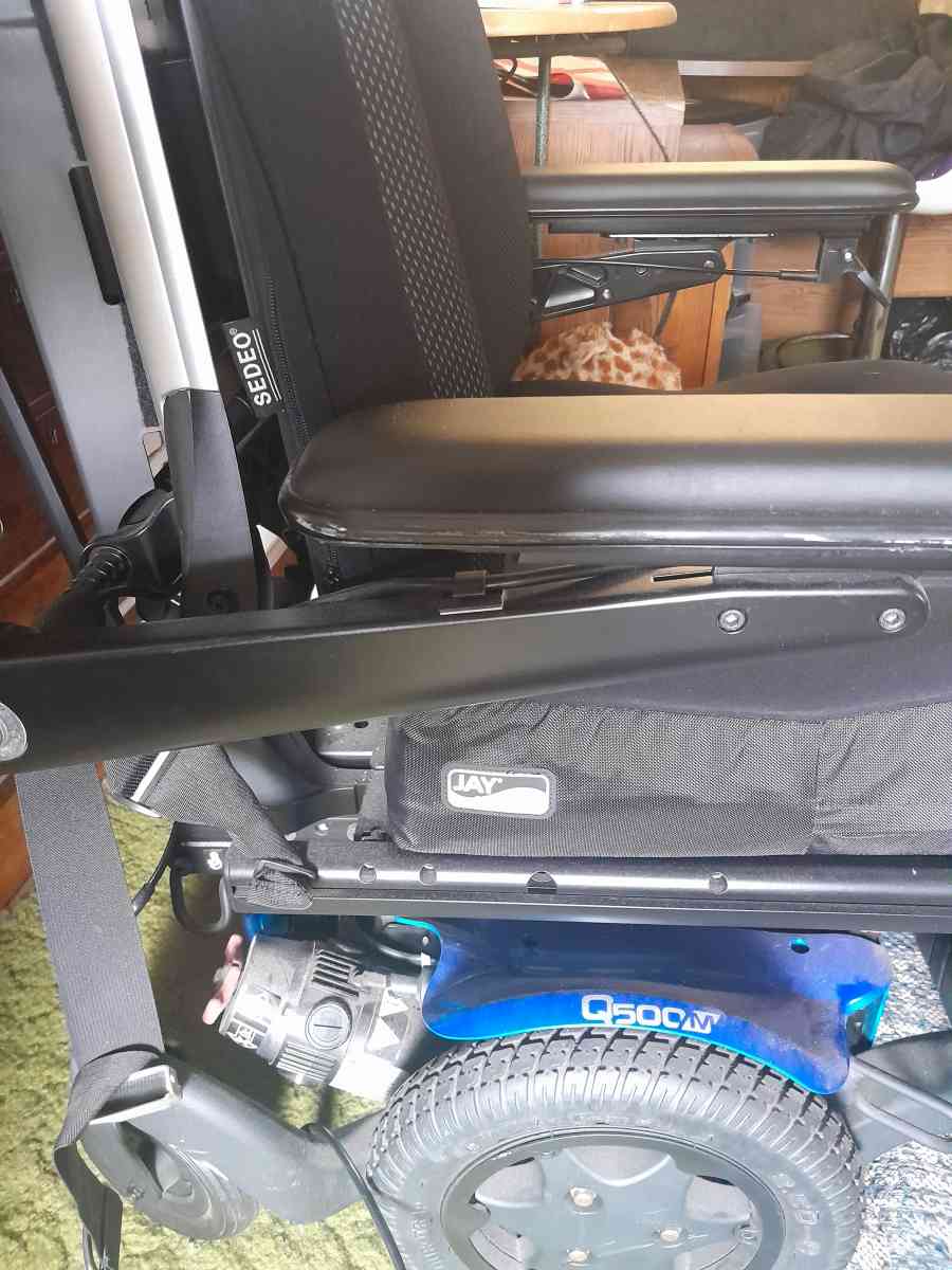 Q500  Quantum power mobilize wheelchair hubber round - Columbus, Ohio - FleaMarketBay