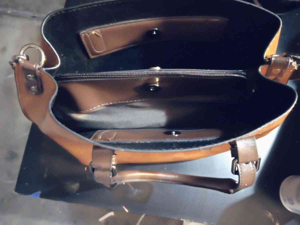 womens  purse - El Mirage, Arizona - FleaMarketBay