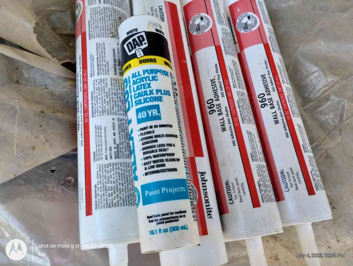 4 30 ounce cartridges of 960 wall base adhesive - Madera, California - FleaMarketBay
