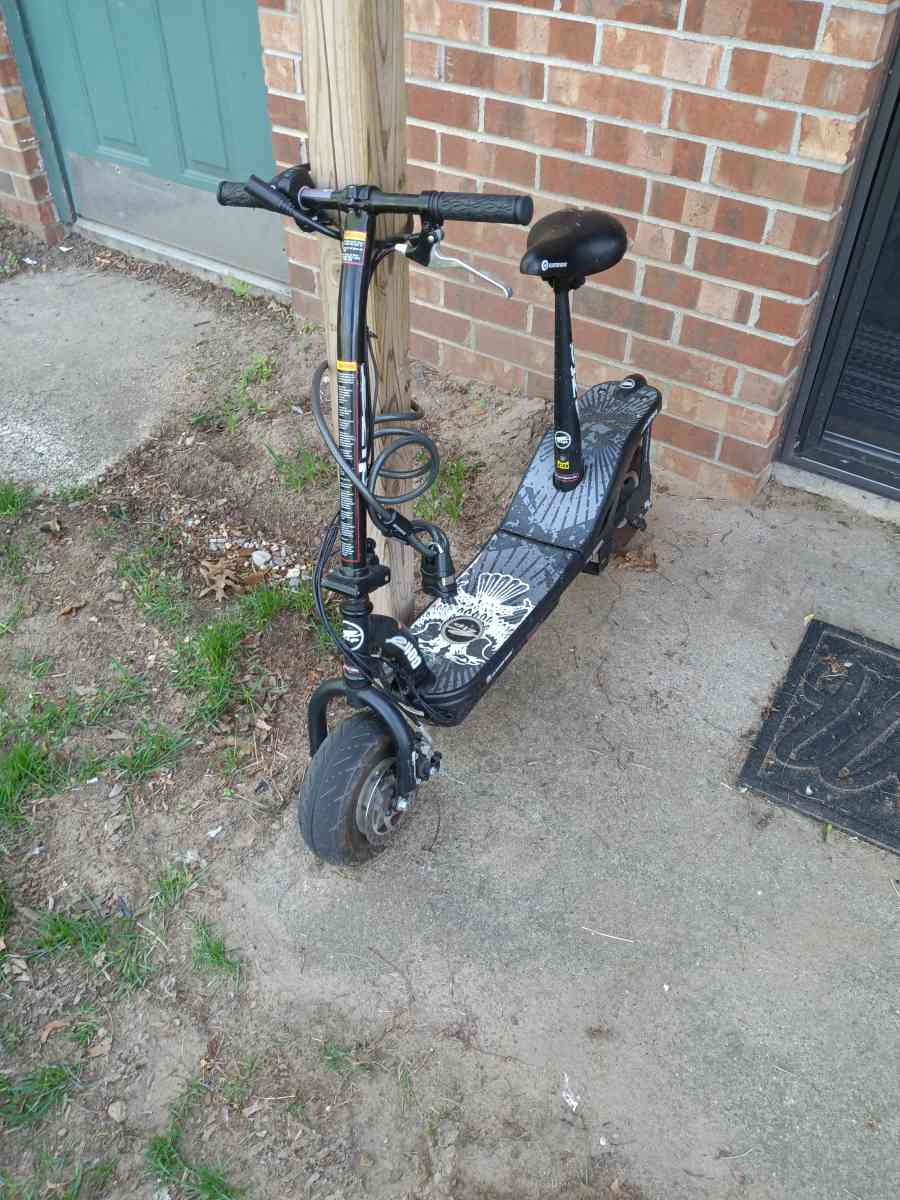 scooter for sale by owner 300 - Albin, Wyoming - FleaMarketBay