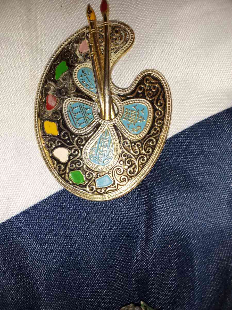 old vintage broach - Midway, Arkansas - FleaMarketBay