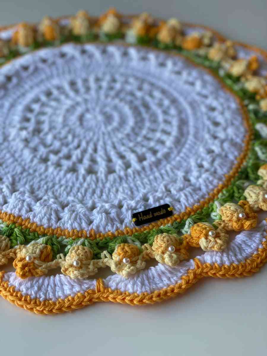 sousplat tulips in crochet 18 pieces for set table - Fall River, Massachusetts - FleaMarketBay