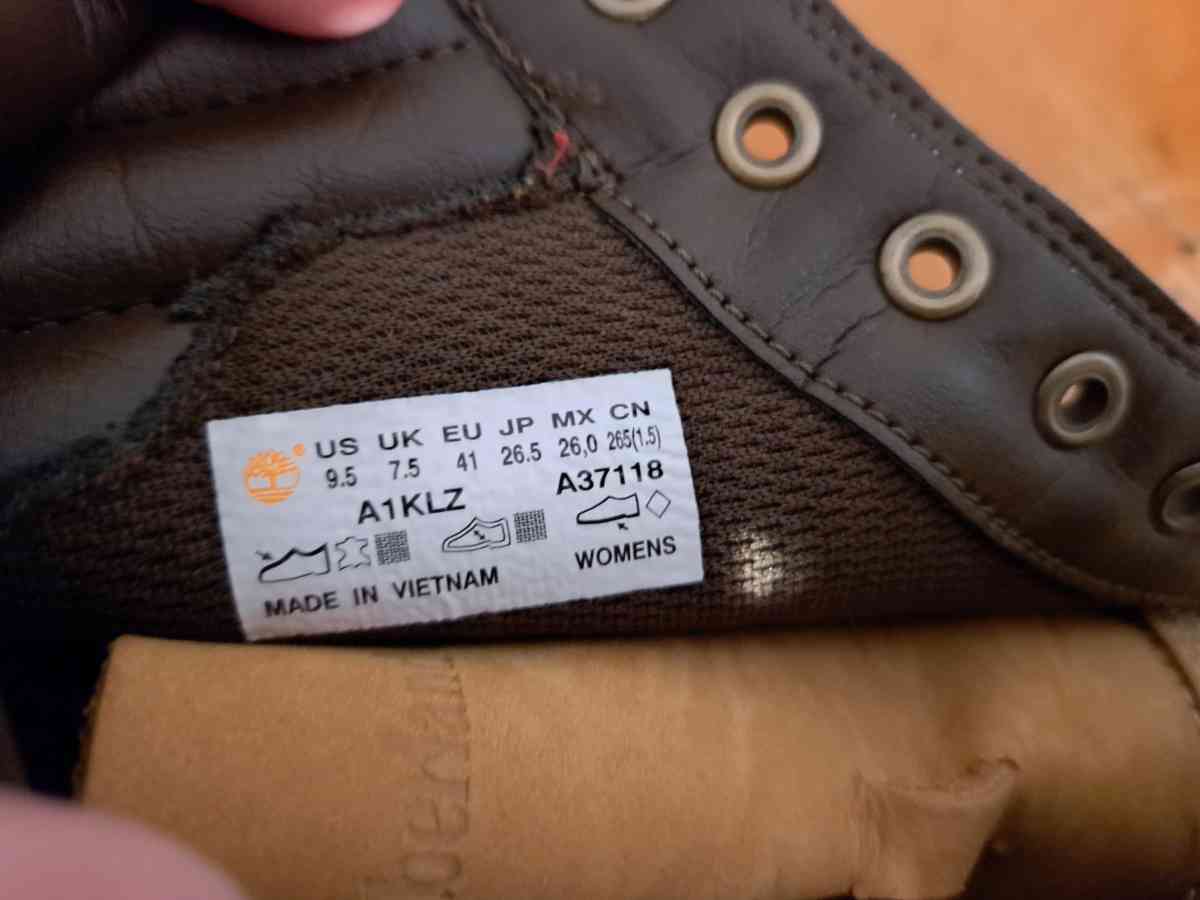 Womans Timberland Boots - New Holland, Pennsylvania - FleaMarketBay