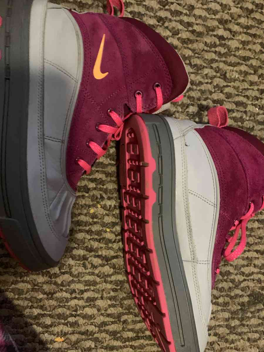 Nike boots - Roanoke, Virginia - FleaMarketBay