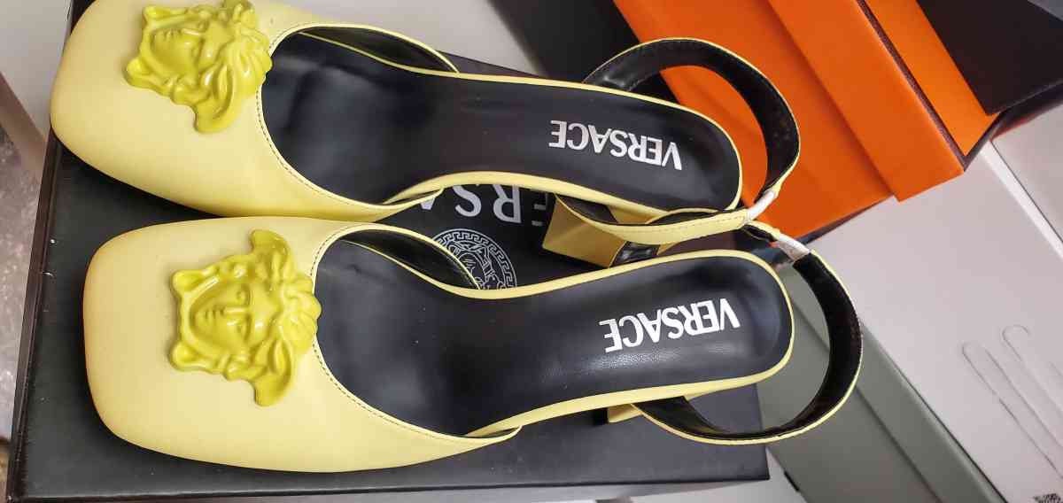 yellow green Versace - Mission Viejo, California - FleaMarketBay