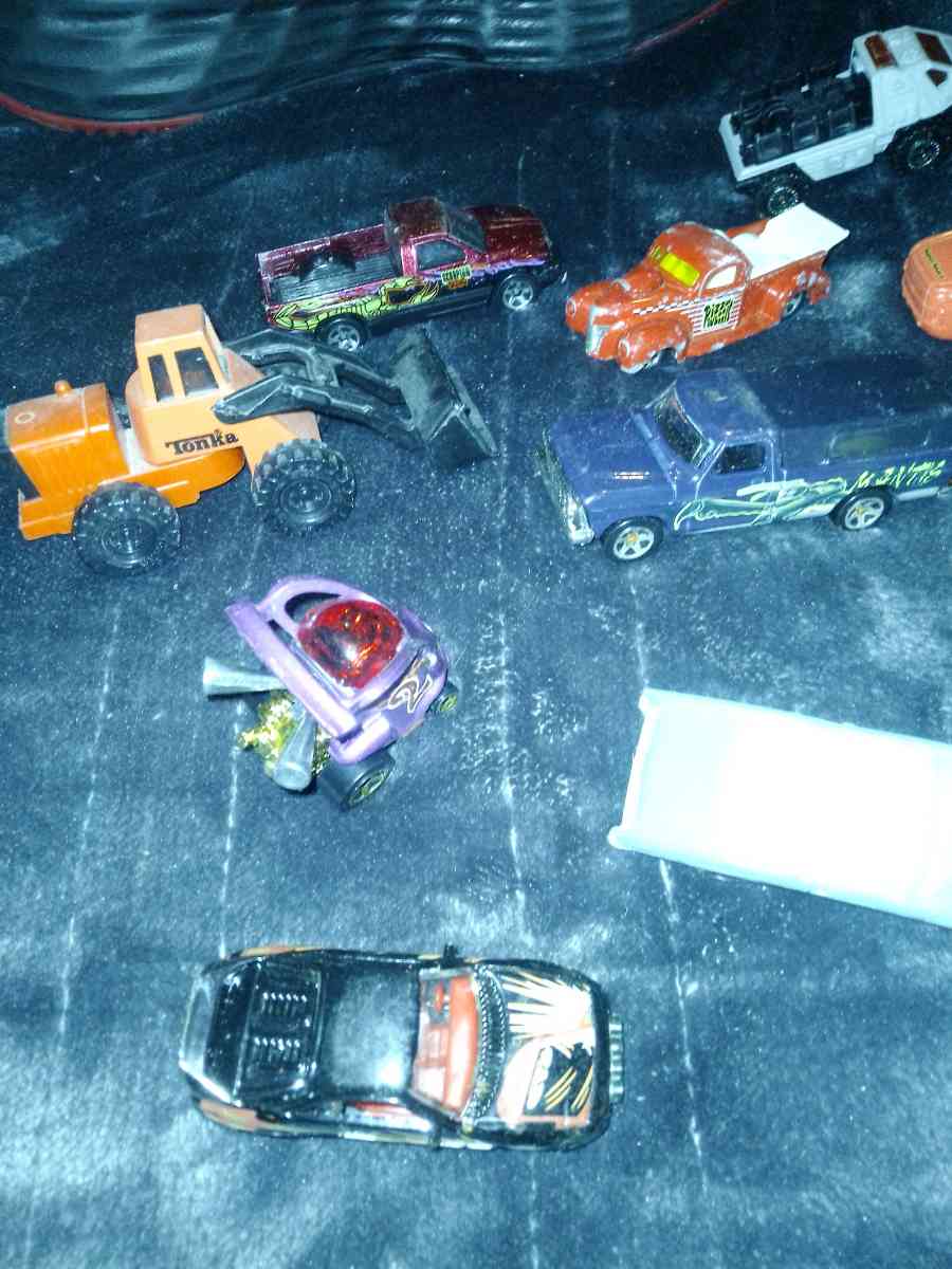 Nice variety of cars - Gaston, South Carolina - FleaMarketBay