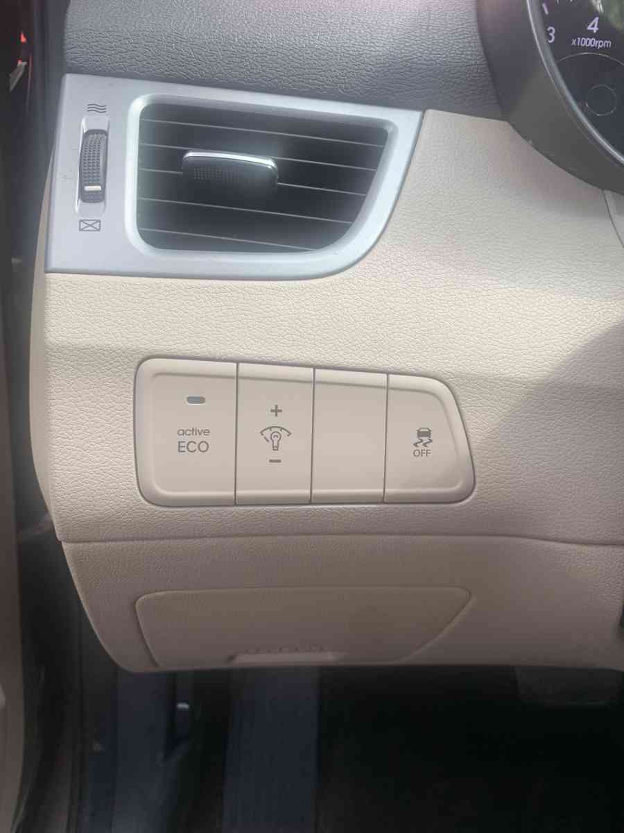 2016 Hyundai Elantra SE - Birmingham, Alabama - FleaMarketBay