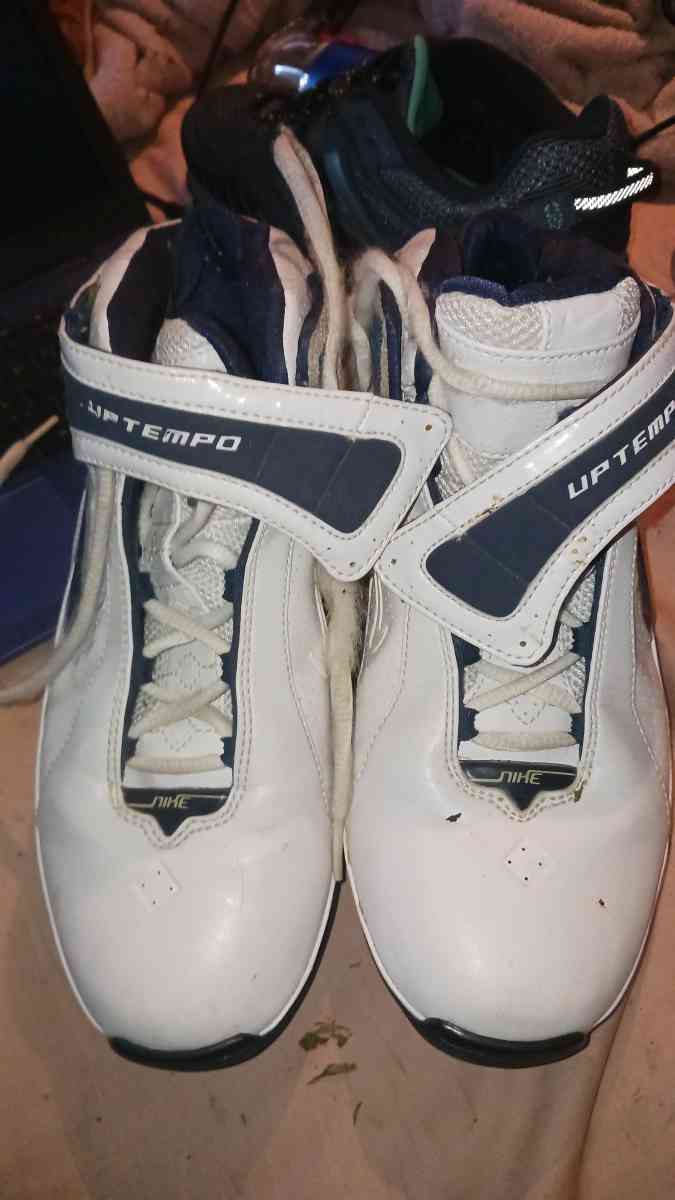 nike sneakerss - Auburn, Maine - FleaMarketBay