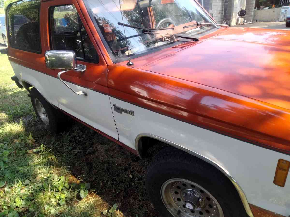 1987 Ford Bronco XLT V6 4WD - Acworth, Georgia