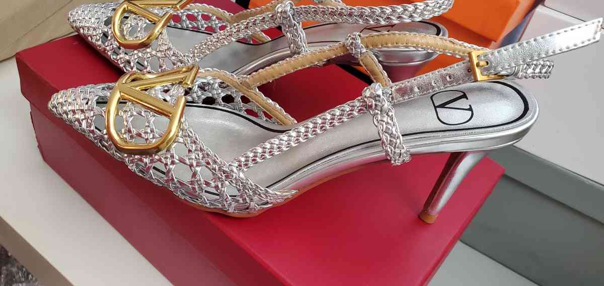 silver V Raffia size 6 - Mission Viejo, California - FleaMarketBay