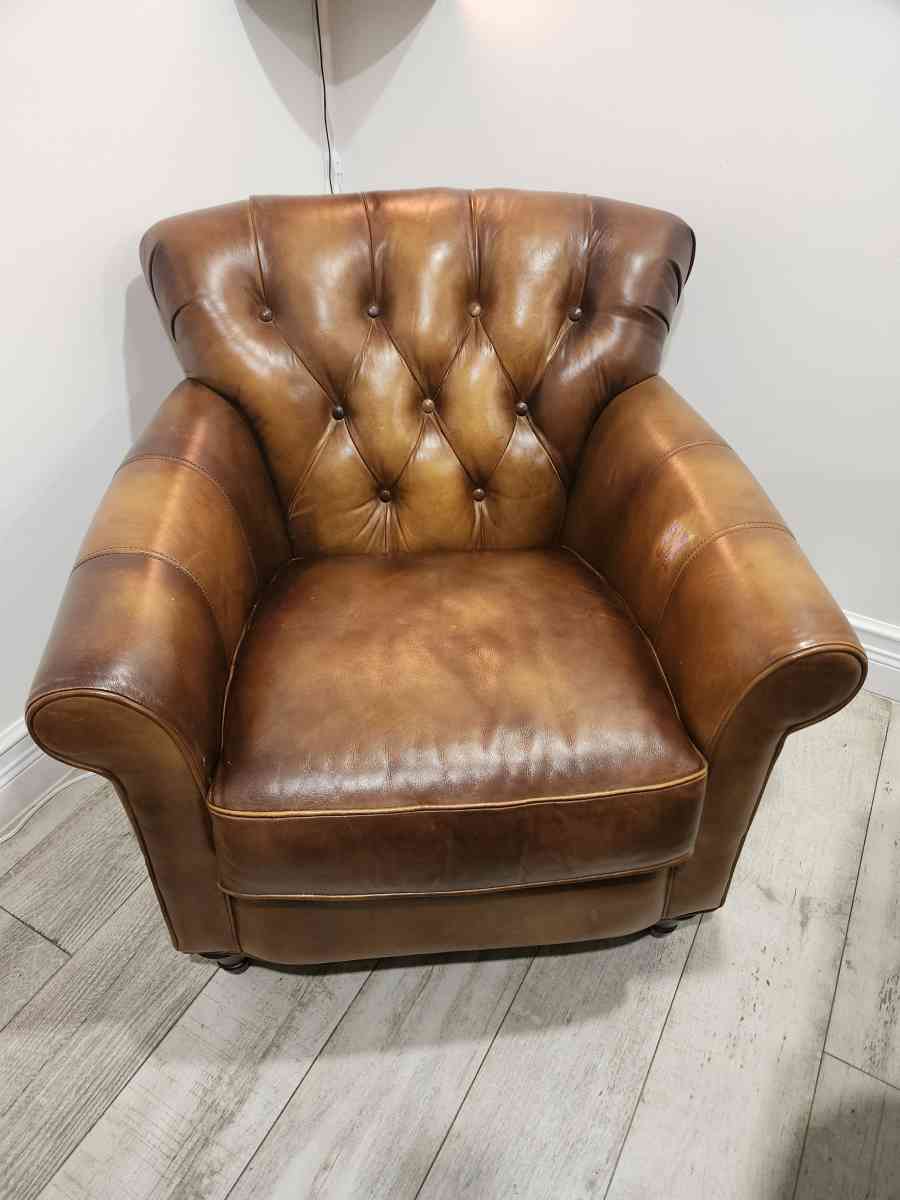 leather couch like new for offices rooms or rooms - West Palm Beach, Florida - FleaMarketBay